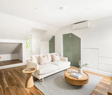 Split level loft-style retreat in boutique terrace conversion - Photo 1