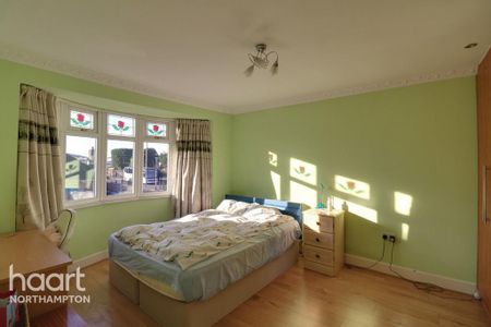 4 bedroom semi-detached house to rent - Photo 4