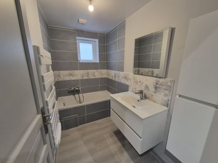 Location Maison 4 pièces 78m² CHALAMONT 01320 - Photo 4