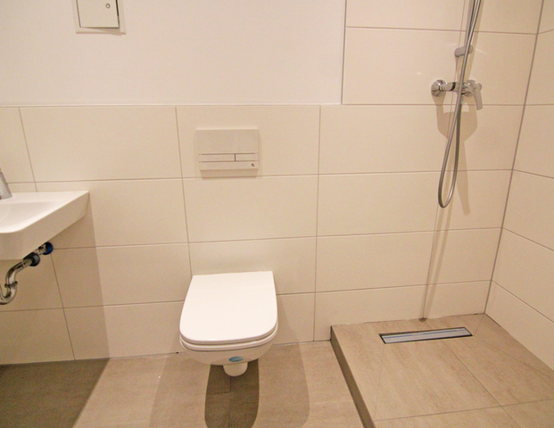 Traumlage dicht Südstern und Volkspark: Altbauwohnung mit Terrasse und Einbauküche - Foto 1