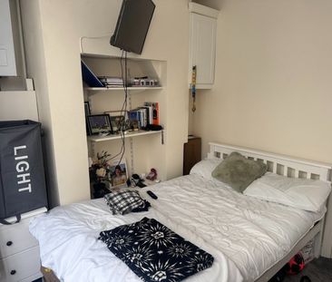 Room in a Shared Flat, Devonshire Road, SO15 - Photo 1