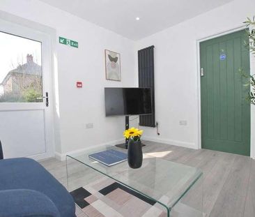 Woodside Road, Guildford, Surrey, GU2 - Photo 1