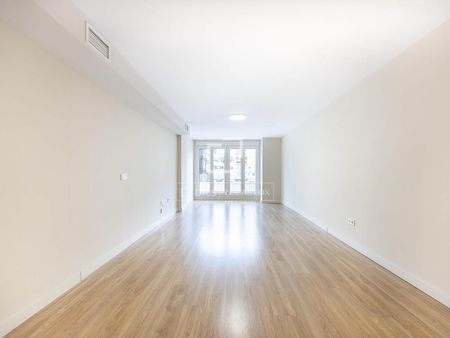 Excellent 2 Bedroom apartment with 21m² terrace for rent in Ruzafa, Valencia - Photo 2