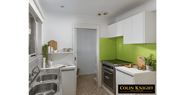 Light-Filled Single-Level Living in a Quiet Kew East Setting - Photo 1