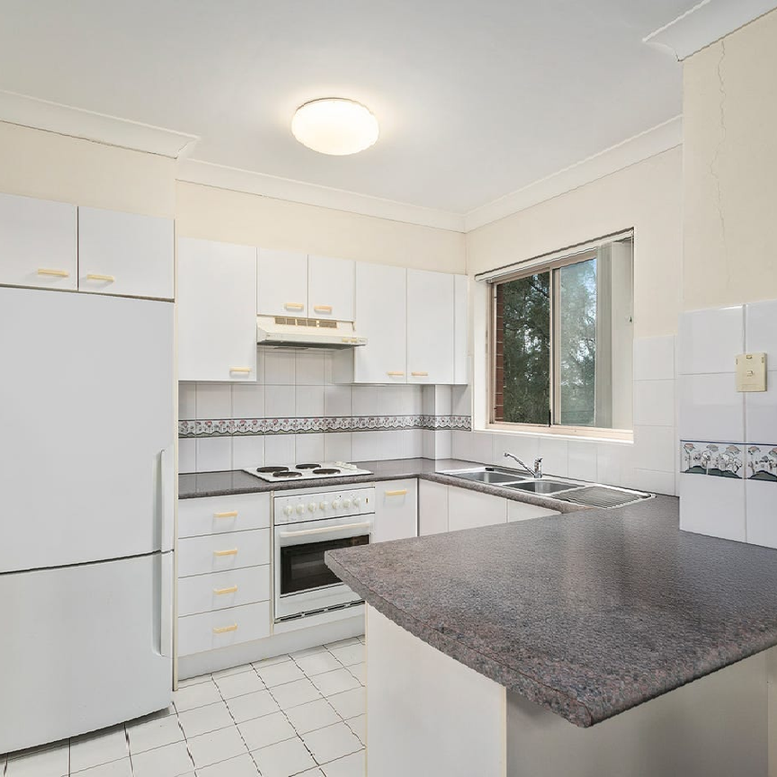 Neat 2 bedroom unit in security block - Photo 1