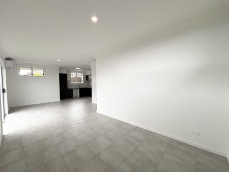 Modern Comfort & Style in a Prime Gledswood Hills Location - Photo 2