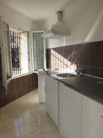 Location Appartement 1 pièce 28m² ST DENIS 93200 - Photo 3