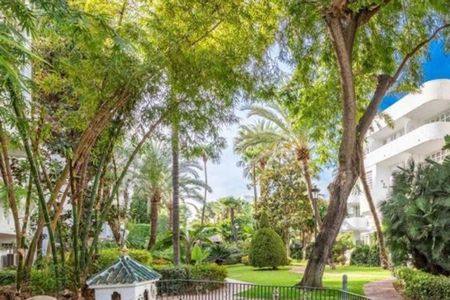 Luxury Apartment for rent in The Golden Mile, Marbella, Andalusia - Photo 3