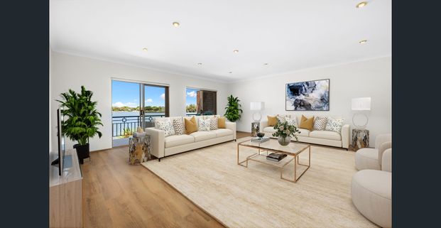 Renovated 3 Bedroom Apartment In PRIME Location! - Photo 1