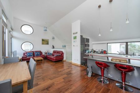 Price £2,350 pcm - Available 21/07/2025 - Part Furnished - Photo 3