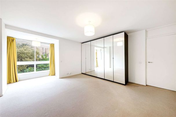 A spacious first floor two bedroom flat in Valiant House. - Photo 1