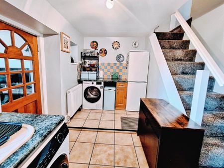 2 bedroom terraced house to rent - Photo 5