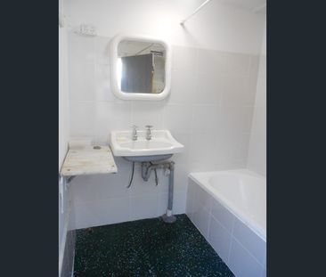 PERFECT SHARE ACCOMMODATION - LOCATED IN THE HEART OF FORTITUDE VALLEY - Photo 1