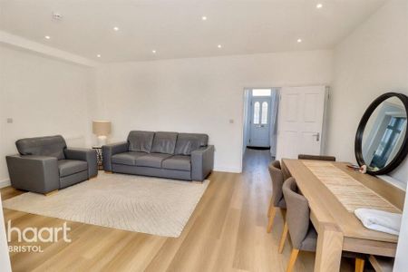 1 bedroom in a house share to rent - Photo 2