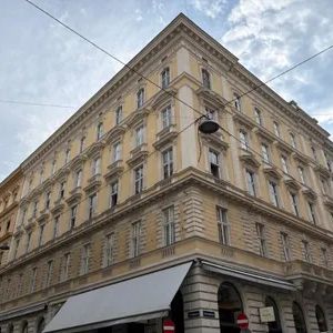 Arbeiten und Wohnen unter eine Dach mitten in der wunderschönen Innestadt von Wien! - Photo 2