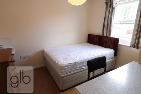 6 bedroom terraced house to rent - Photo 2