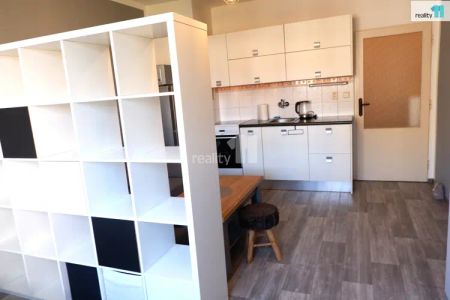 Pronájem bytu 1+kk, 27 m - Fotografie 3