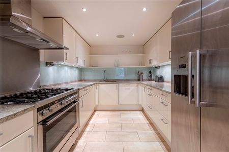 Spacious and Modern Two Bedroom Apartment - Photo 4