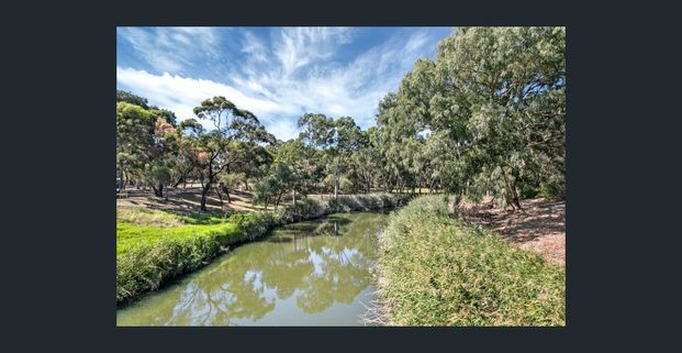 Off Street Parking for up to 6 vehicles/Truck - Photo 1