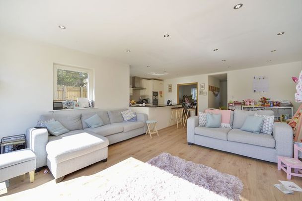 Warren Road, Godalming, Surrey, GU7 - Photo 1