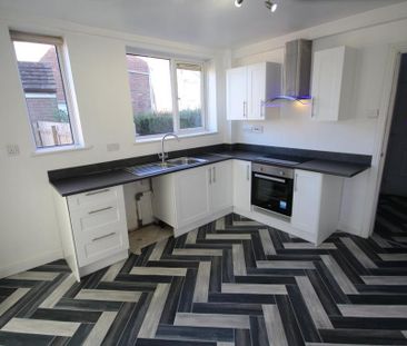 2 bedroom semi-detached house to rent - Photo 5