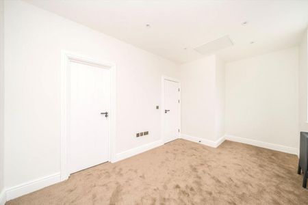 3 bedroom end of terrace house to rent - Photo 2