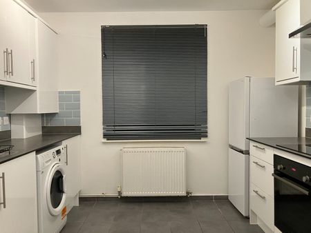 2 Bed Penthouse, Matthias Court, TW10 - Photo 4