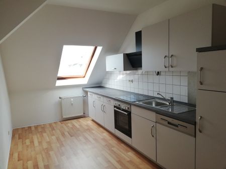 Dachgeschosswohnung im Altbau mit Einbauküche - Foto 3