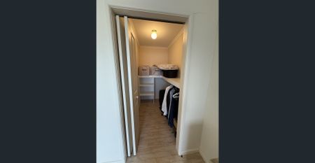 Studio unit BILLS included - Photo 4