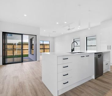 Stunning 4-Bedroom, 2-Bathroom Home in Palmview - A True Oasis Awaits! - Photo 1