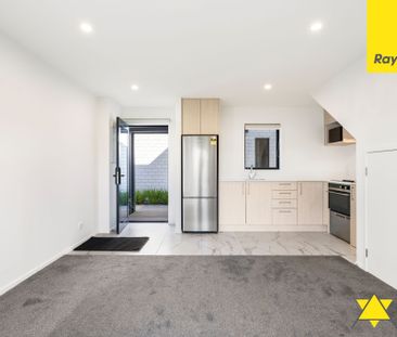 Spacious One-Bedroom with Courtyard & Storage - Photo 3