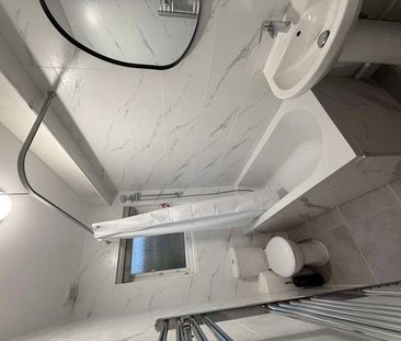 Bed, Bath Luxury Flat - Birkin Avenue, NG7 - Photo 2