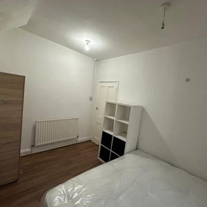 Room in a Shared House, Eric Road, E7 - Photo 2