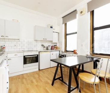 Two double bedrooms modern kitchen spacious lounge & mins to tube a... - Photo 3