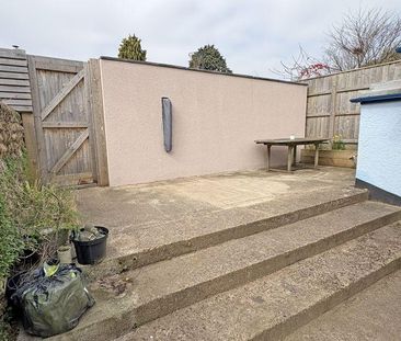 3 bedroom end of terrace house to rent - Photo 6