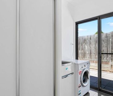 CENTRAL HERVEY BAY - SPACIOUS HOME - Photo 6