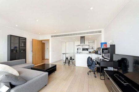 Spacious and bright 1 double bedroom apartment to rent in this highly sought after development moments from the DLR and newly opened Elizabeth Line. - Photo 3