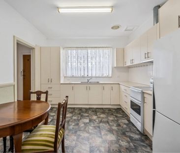 3 Burton Avenue, Windsor Gardens SA 5087 - Photo 5