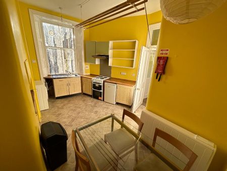 3 bedroom flat to rent - Photo 5