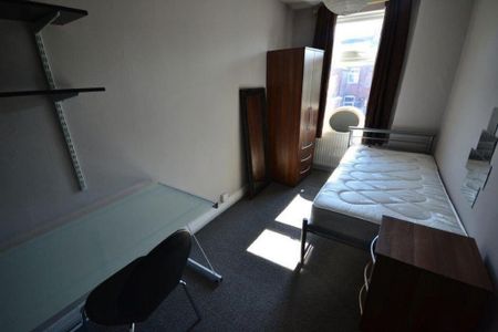 4 bedroom terraced house to rent - Photo 2