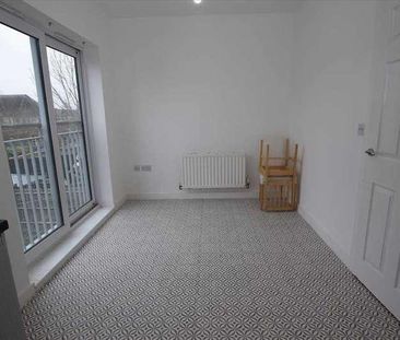 Fortune Avenue, Edgware, HA8 - Photo 2