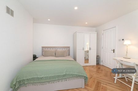 1 bedroom in a flat share to rent - Photo 3