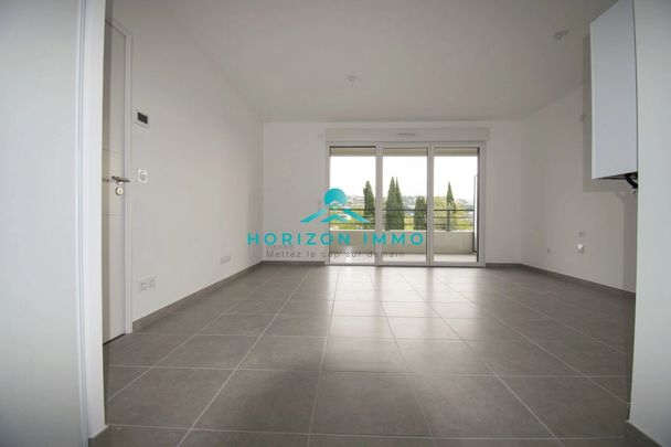 Location Appartement 2 pièces 42m² ST LAURENT DU VAR 06700 - Photo 1