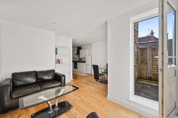 1 Bed Flat, London, W12 - Photo 1