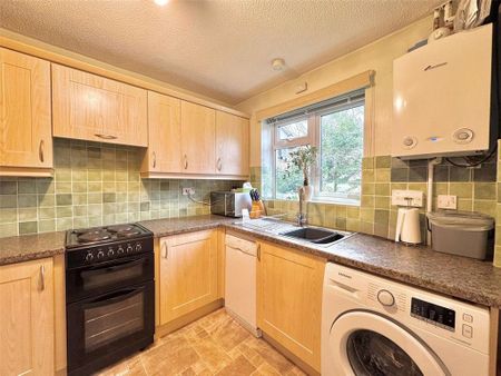 3 bedroom semi-detached house to rent - Photo 5