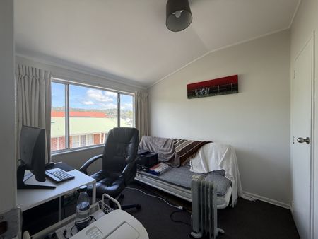Modern 2 Bedroom with car park - Photo 4