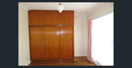 4-BEDROOM FAMILY HOME! - Photo 5