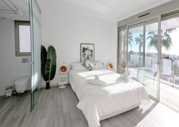 425 Villamartin Paradise