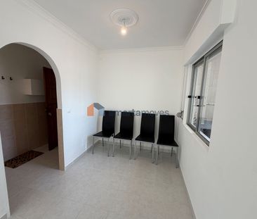 2 Bedroom Ground Floor Apartment in Porta Nova for Long Term Rental... - Photo 1