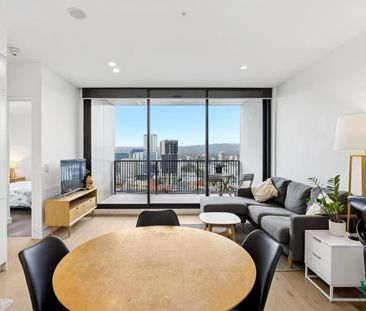 Furnished Bohem Apartment with Stunning City-to-Hills Views - Photo 6